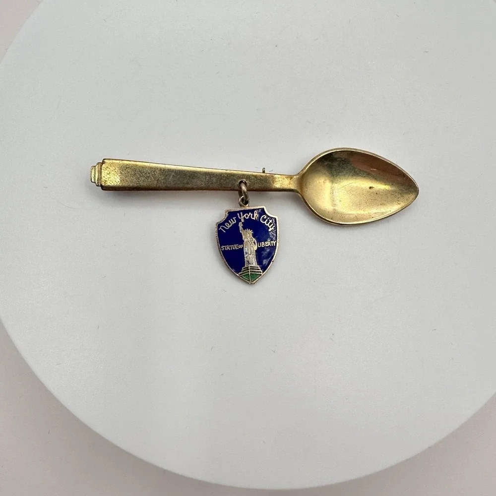 Vintage 90s AURAL New York City Spoon Brooch Pin Statue‎ of Liberty Enamel Charm